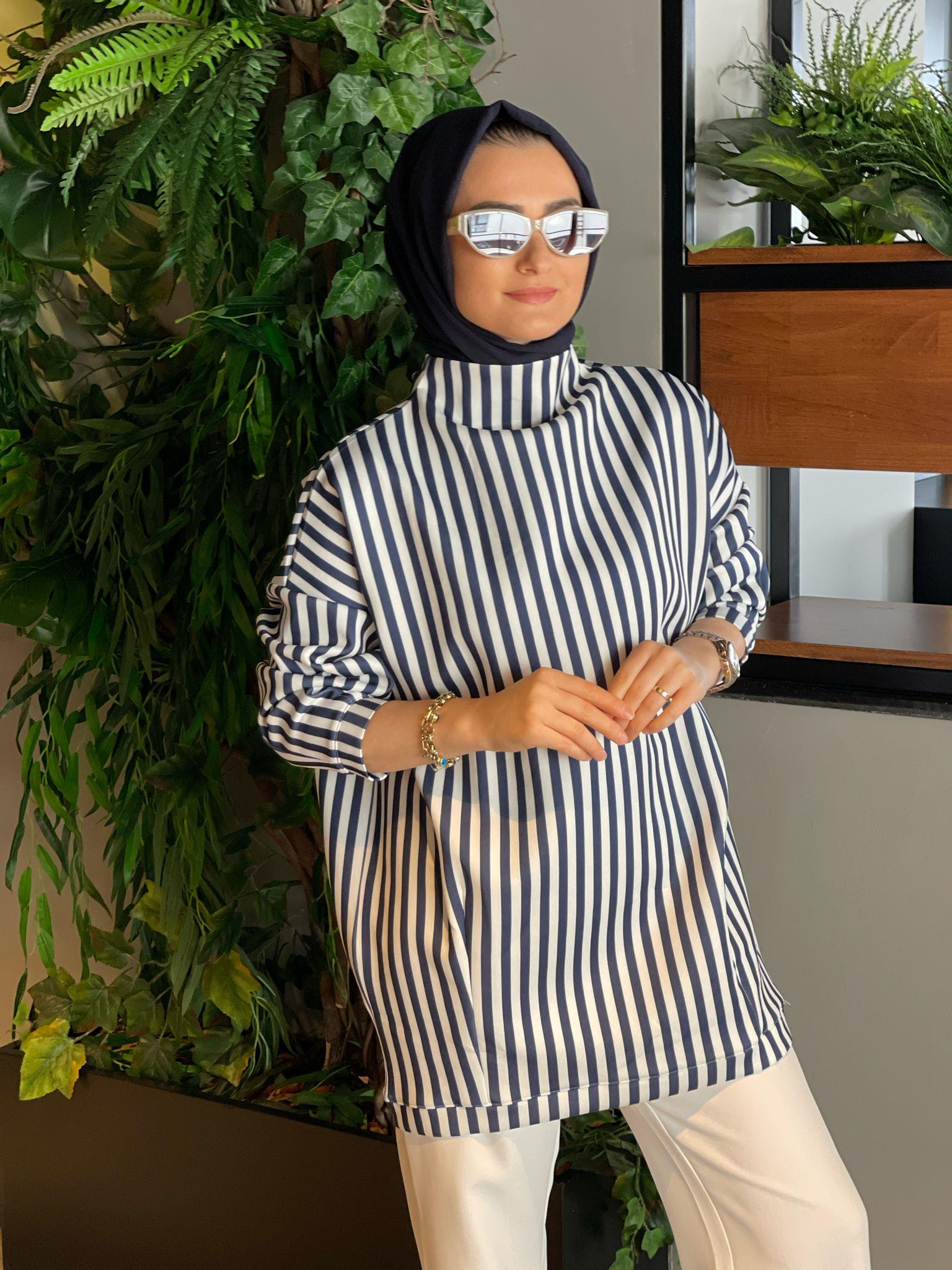 SweatshirtBOYUNA ÇİZGİ DETAYLI