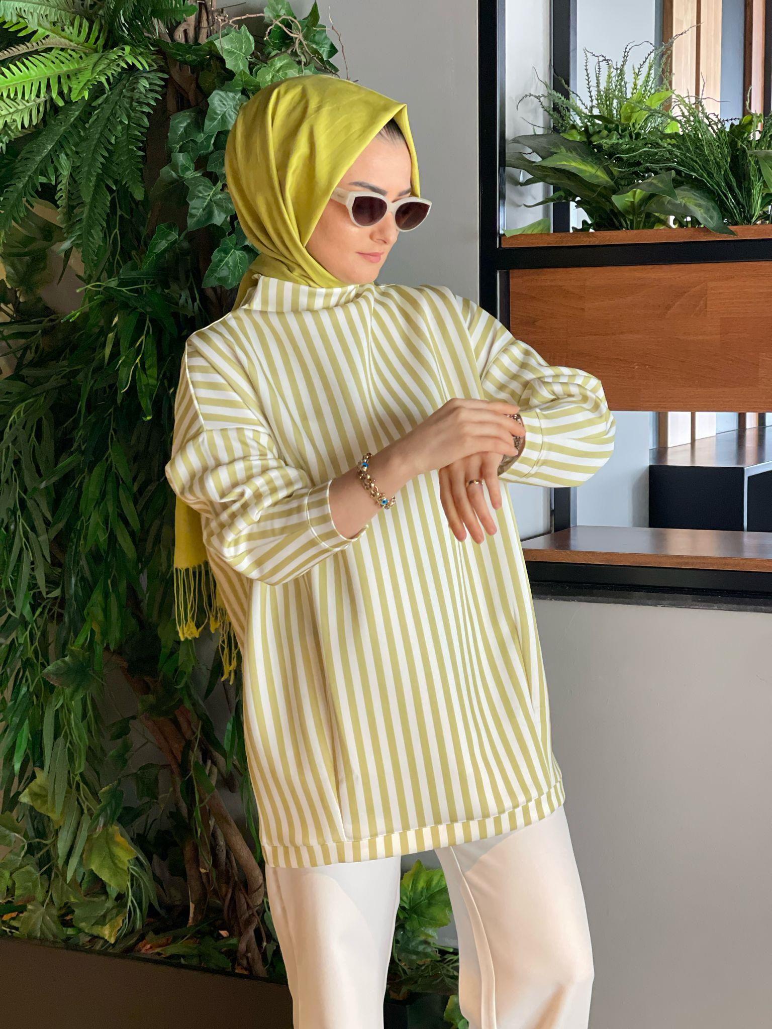 SweatshirtBOYUNA ÇİZGİ DETAYLI