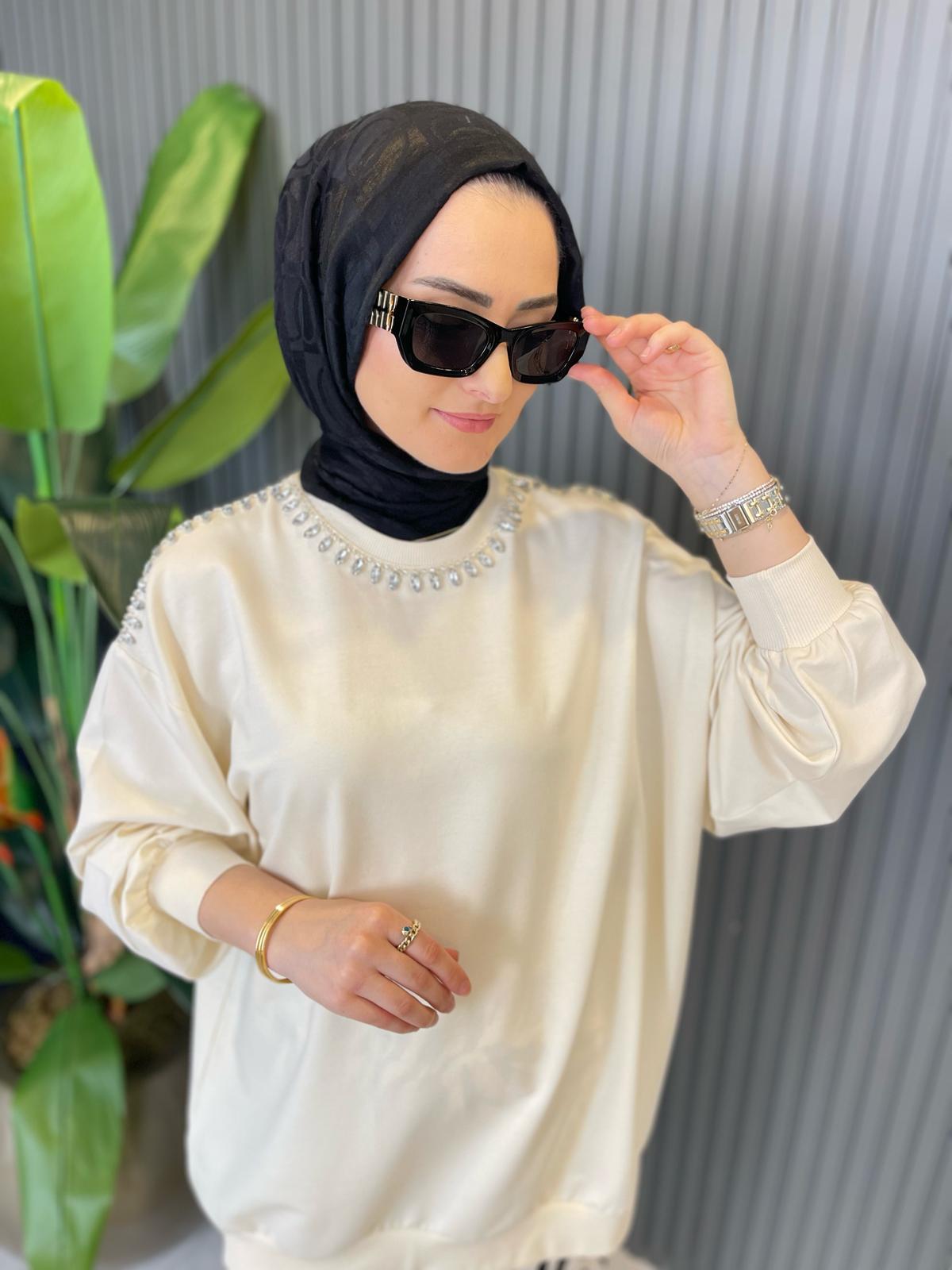 SweatshirtTAŞLI OVERSİZE SWEATSHİRT