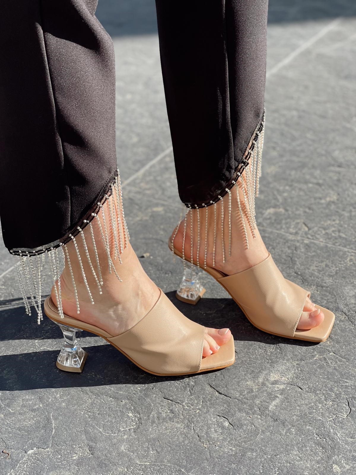 TERLİK NONWOVENŞeffaf Kadeh Topuklu Terlik 