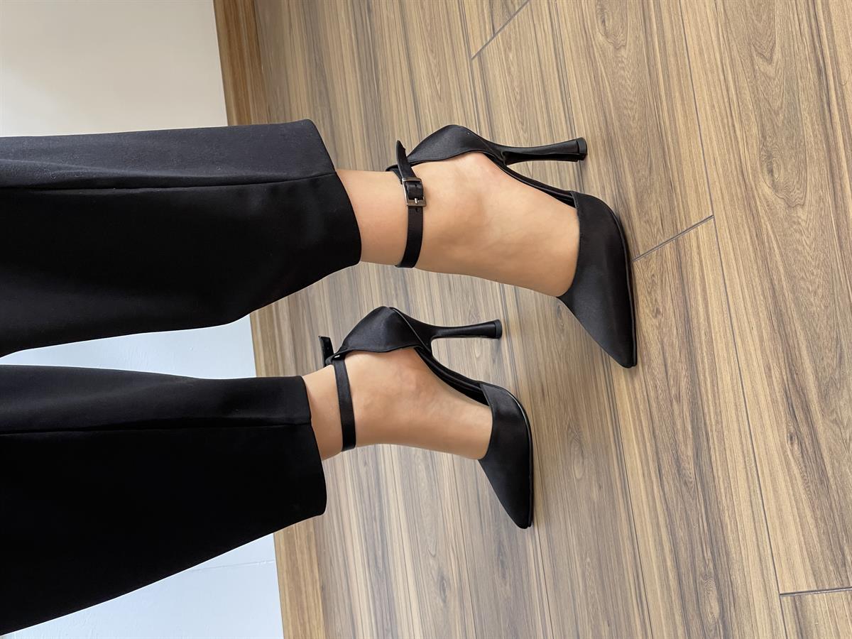 TOPUKLU AYAKKABI Kubra ShoesANNA BEL BİLEKLİ KADEH SİYAH  TOPUKLU KADIN AYAKKABI
