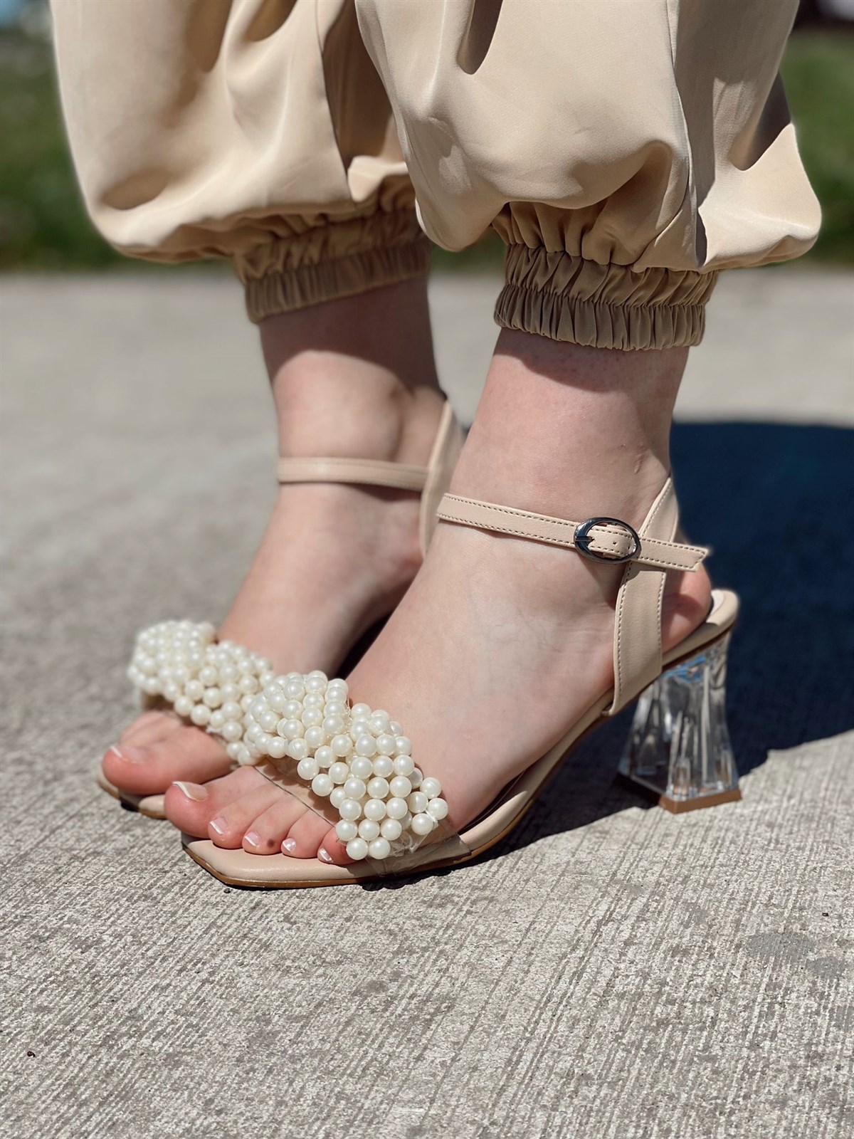 TOPUKLU AYAKKABI NONWOVENİncili Topuklu Ayakkabı