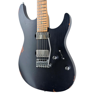Mayones Aquila Aged V24-6 Elektro Gitar Monolith Black Nitro Aged (Hybrid Softcase Dahil)