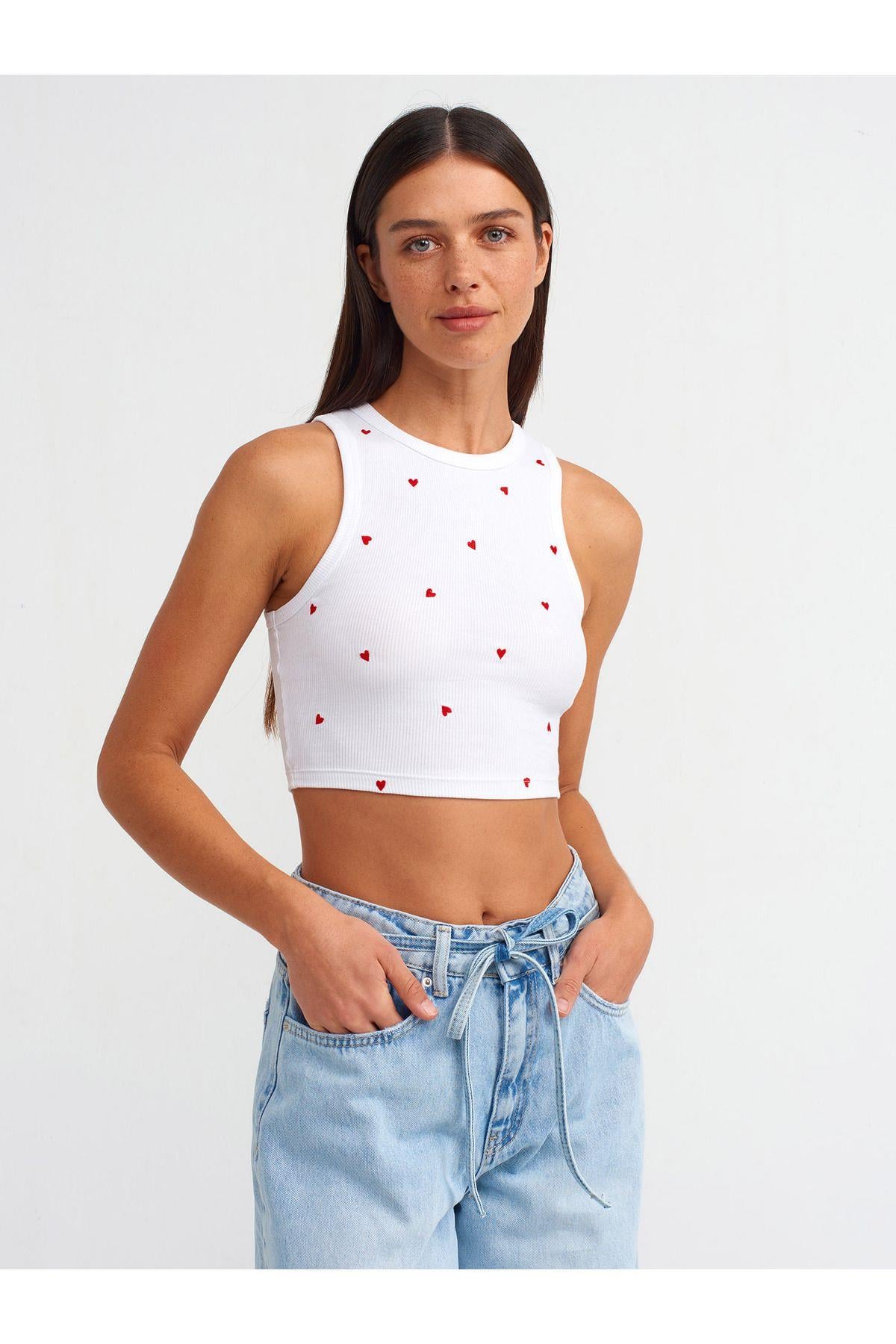 Dilvin Kadın Kalp Nakışlı Crop Top Beyaz Günlük Atlet- 20819 - Dilvin - 101A20819