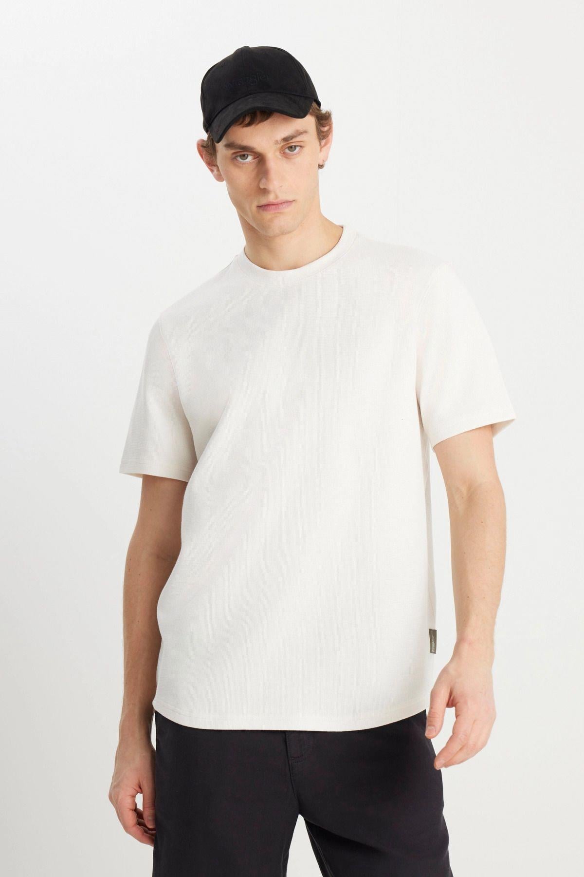 Wrangler Erkek Beyaz Relaxed Fit Dokulu Basic T-Shirt - W2510718104 - Wrangler - W2510718104