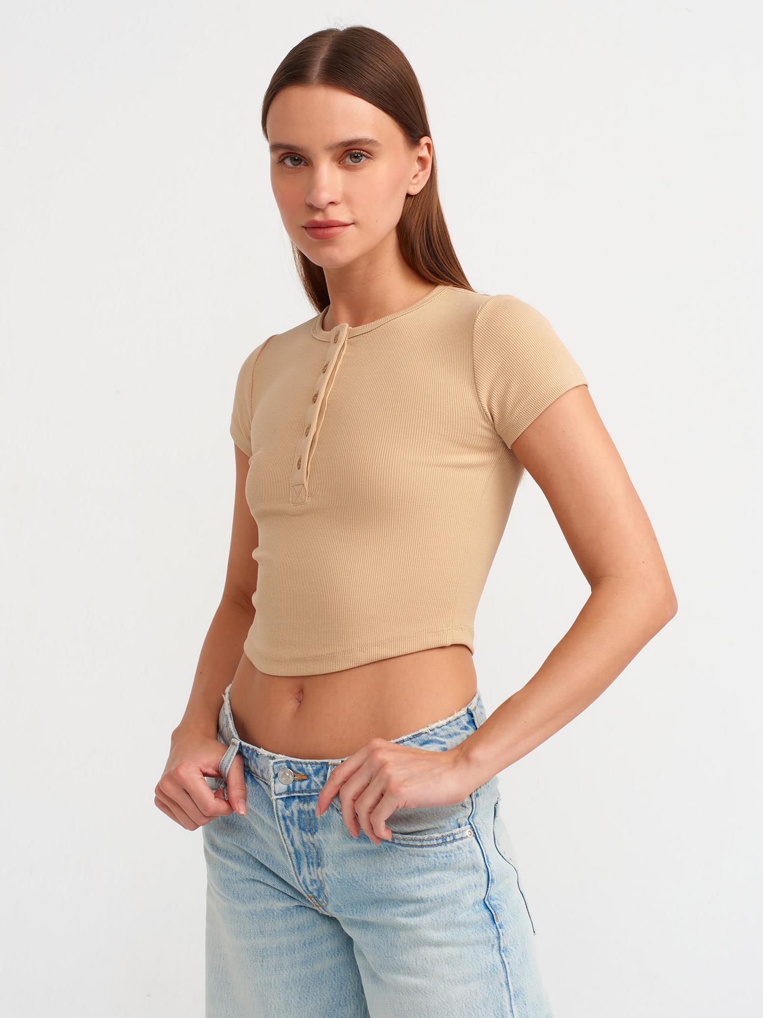 Dilvin Kadın Düğme Detaylı Crop T-shirt - 101A30938 · 4