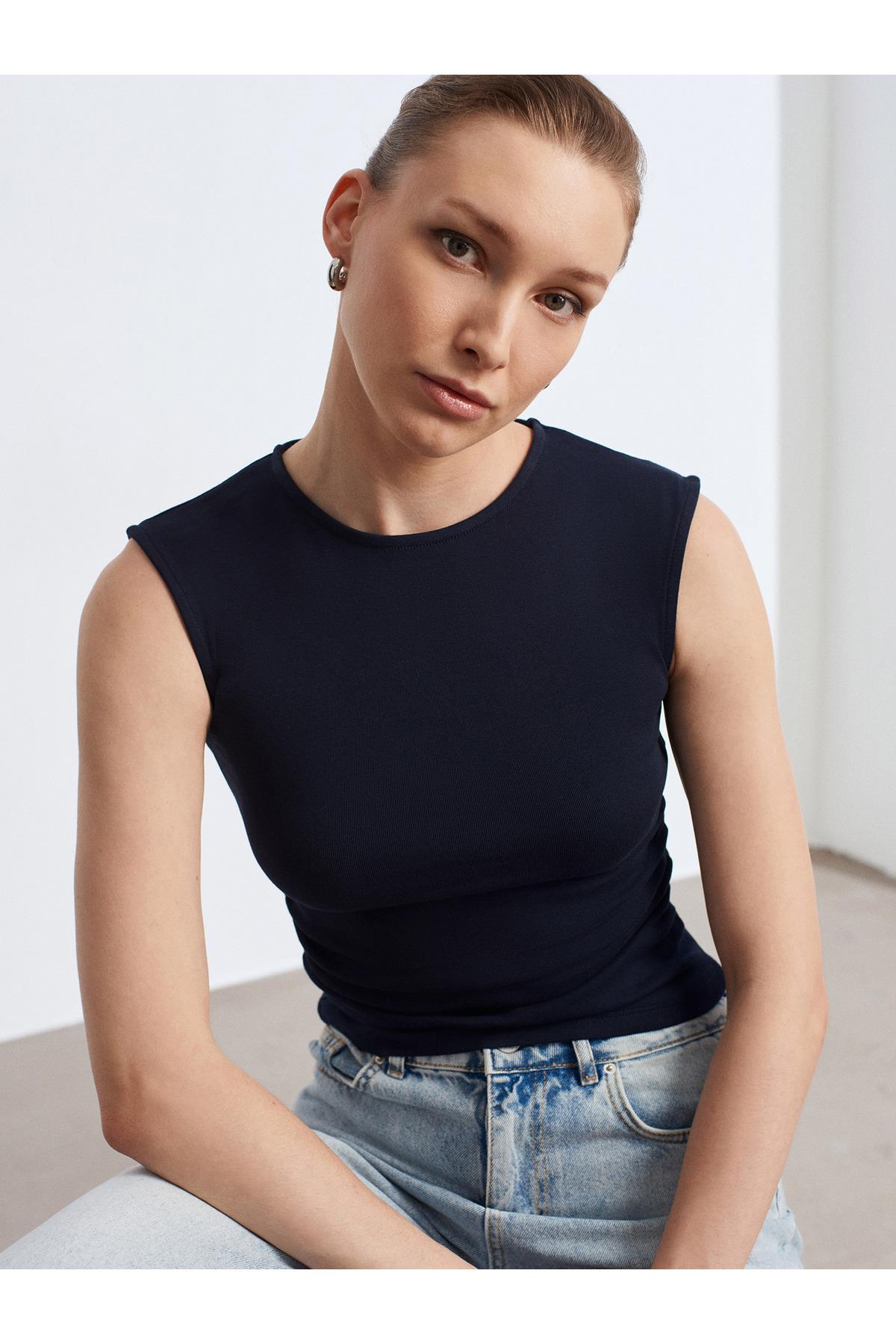 Dilvin Kadın Kenarları Büzgülü Lacivert T-Shirt - 101A21054 - Dilvin - 101A21054