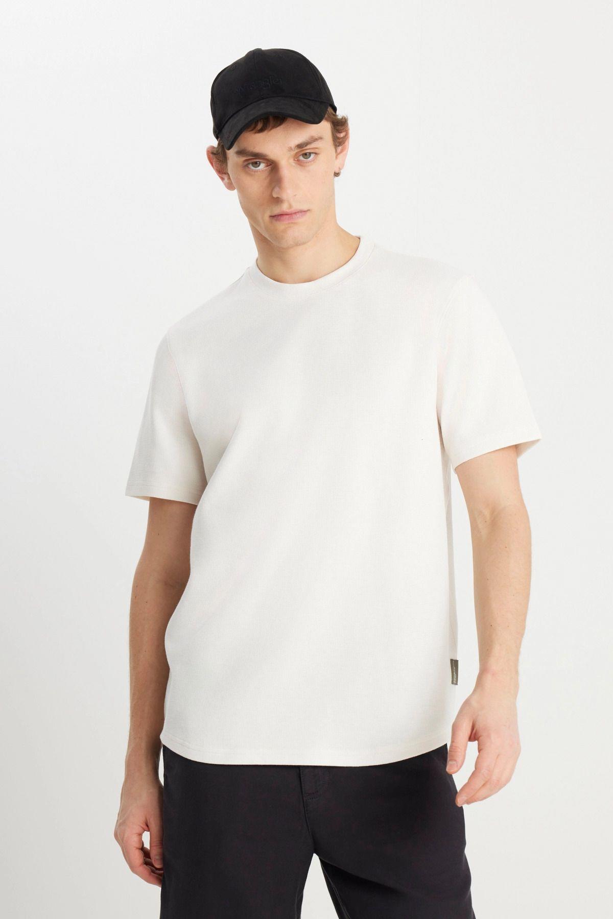 Wrangler Erkek Beyaz Relaxed Fit Dokulu Basic T-Shirt - W2510718104 - Wrangler - W2510718104