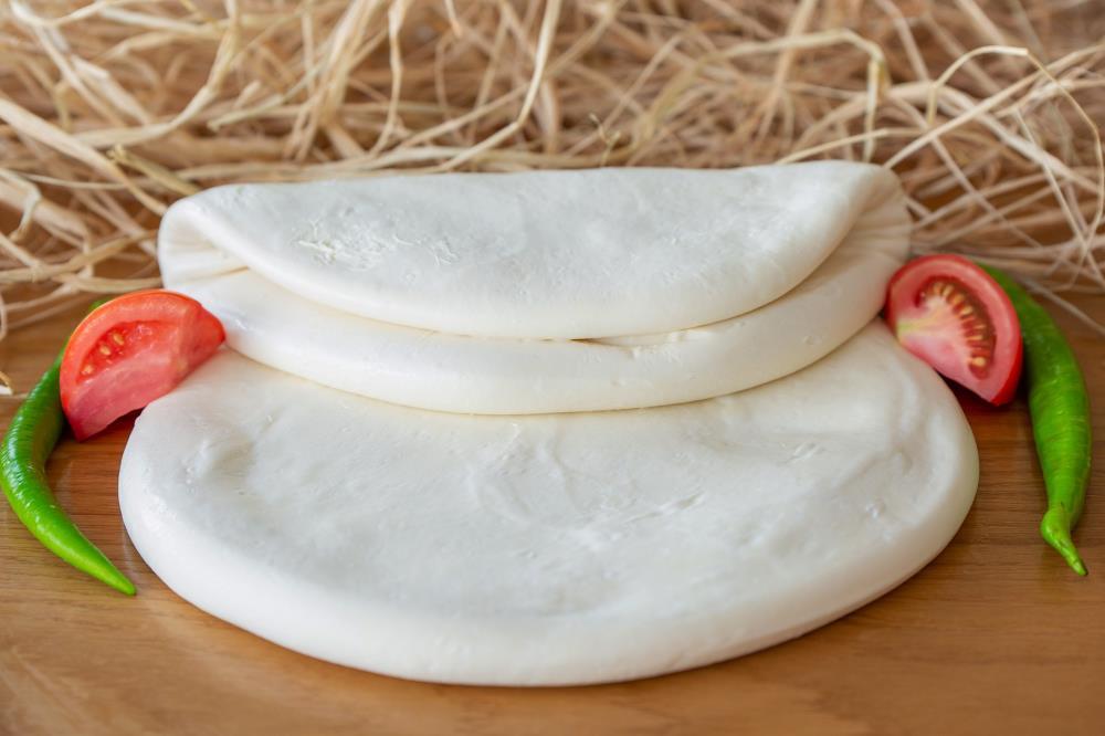 AZ TUZLU GENİŞ LAVAŞ PEYNİRİ (1 KG)