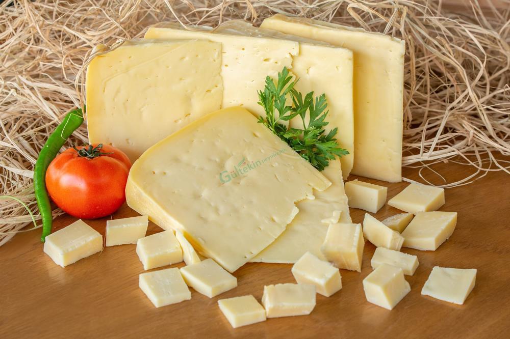 ESKİ KARS KAŞAR PEYNİRİ 500 GR