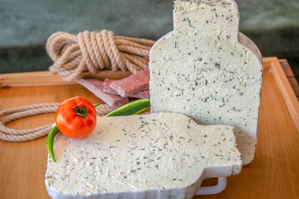 AZ TUZLU SİİRT OTLU TULUM PEYNİRİ (1 KG)