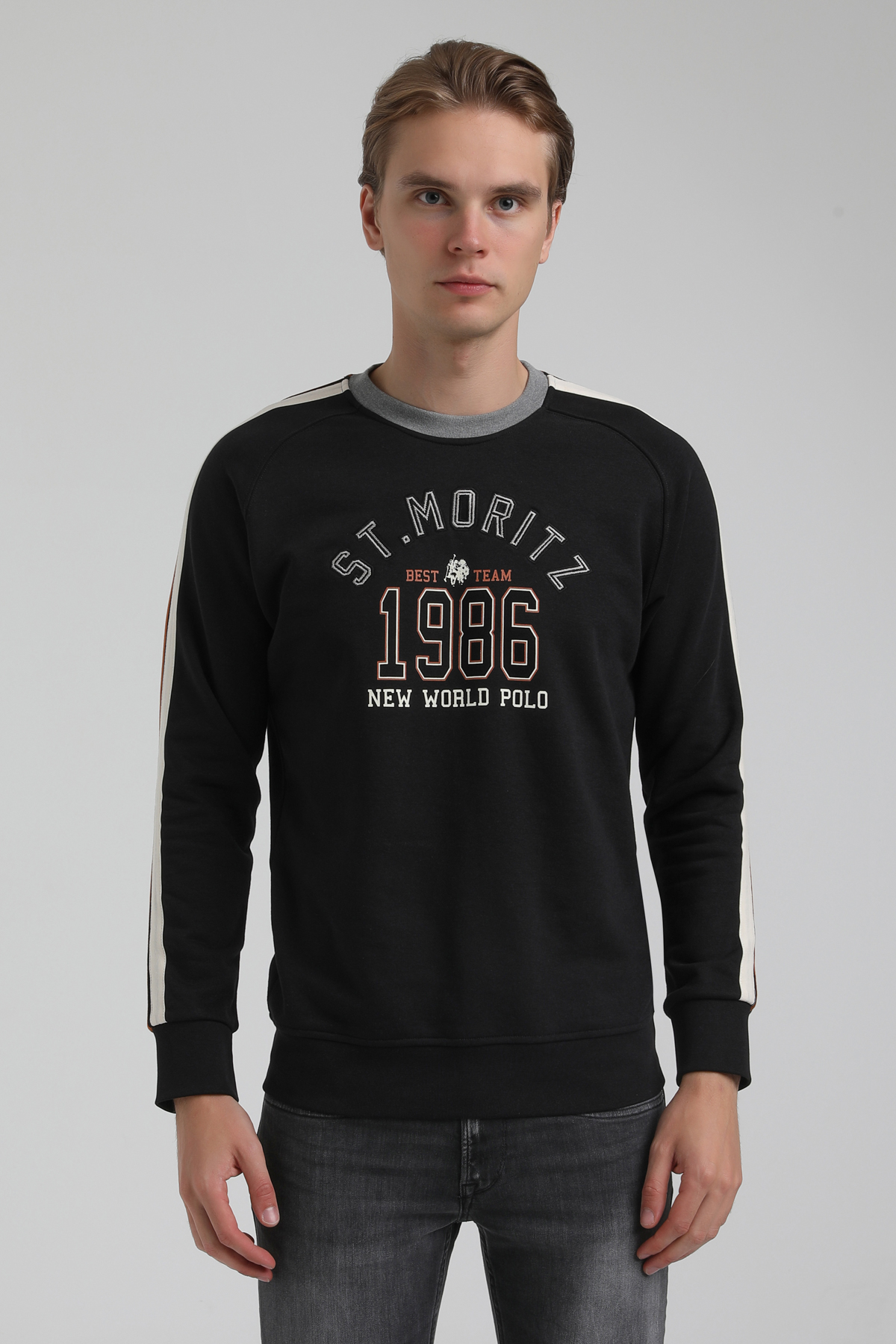New World Polo Bisiklet Yaka Siyah Regular Sweatshirt 22FWM60138