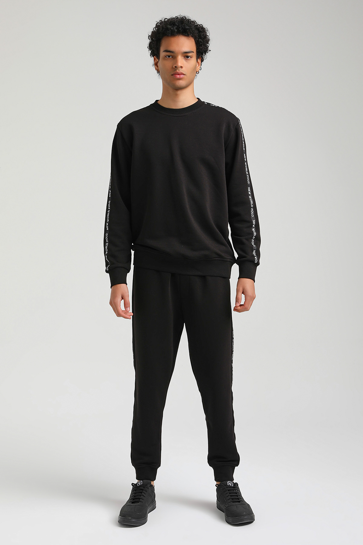 New World Polo Bisiklet Yaka Siyah Slim Fit Sweatshirt 23FWM60164