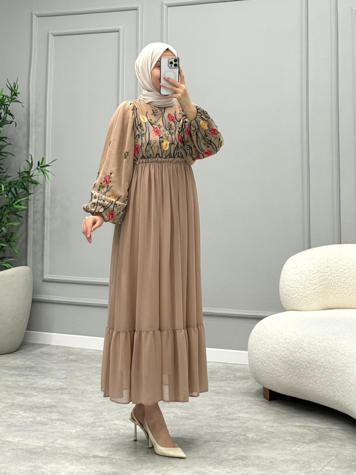 Liose Nakış Detaylı Elbise-Bej