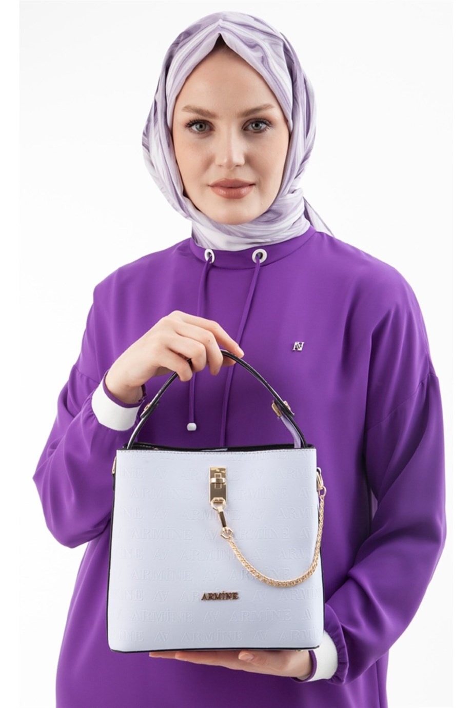 Armine Buz Mavisi Monogram Baskılı Çanta 222