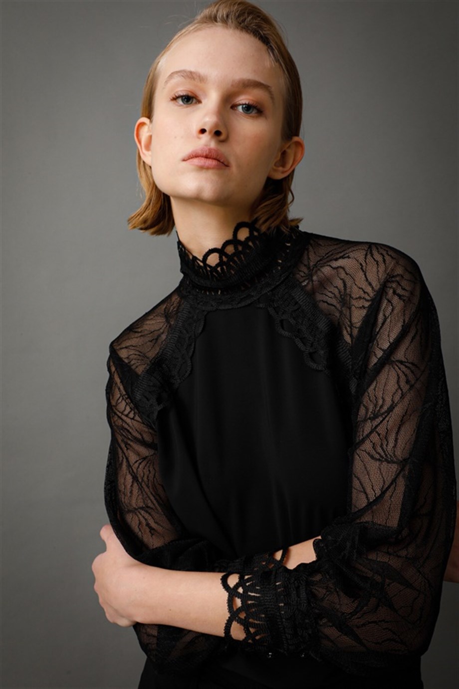 Modailgi Kolları Transparan Dantel Detaylı Bluz Siyah