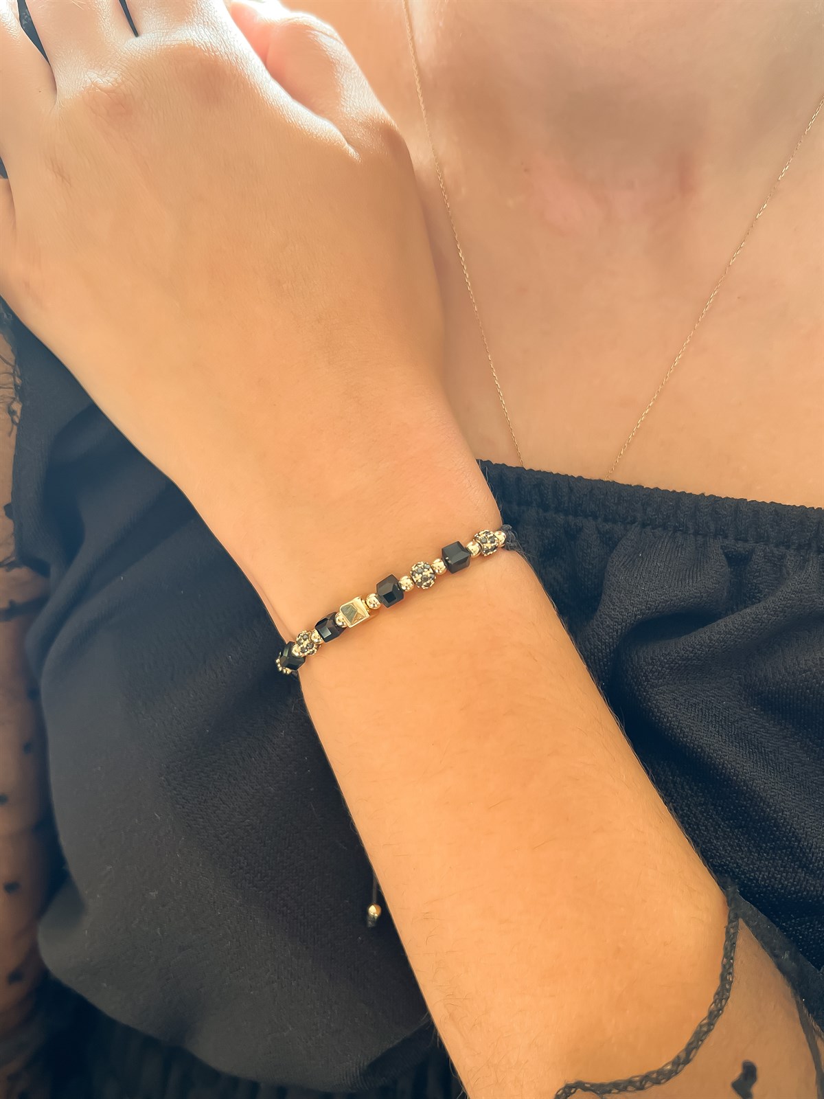 Kare Model İpli Altın Bileklik