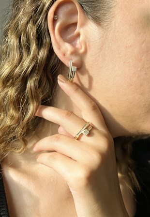 Taşlı Çivi Model Küpe Ve Yüzük Altın Set