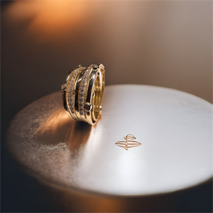 Taşlı Kıvrımlı Altın Tasarım Yüzük