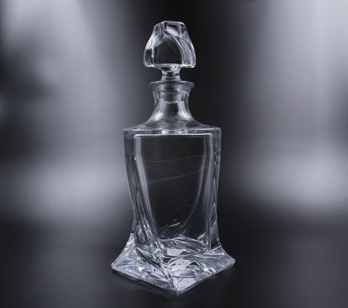 Design of LuxuryDESIGN OF LUXURYM-000474CRISTAL DE PARIS DECANTER FLAT GM 7705/2 | designofluxury.com.tr CRISTAL DE PARIS DECANTER FLAT GM 7705/2