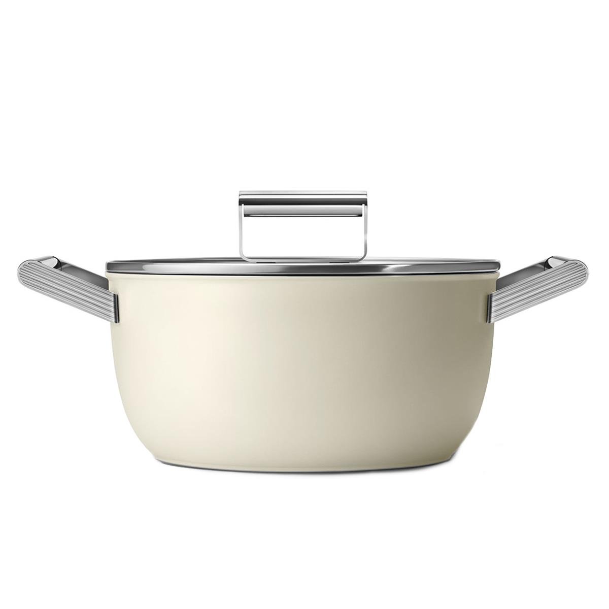 SMEGCKFC2411CRMSMEG Cookware 50'S Style Krem Tencere Cam Kapaklı 24 cm | designofluxury.com.tr SMEG Cookware 50'S Style Krem Tencere Cam Kapaklı 24 cm