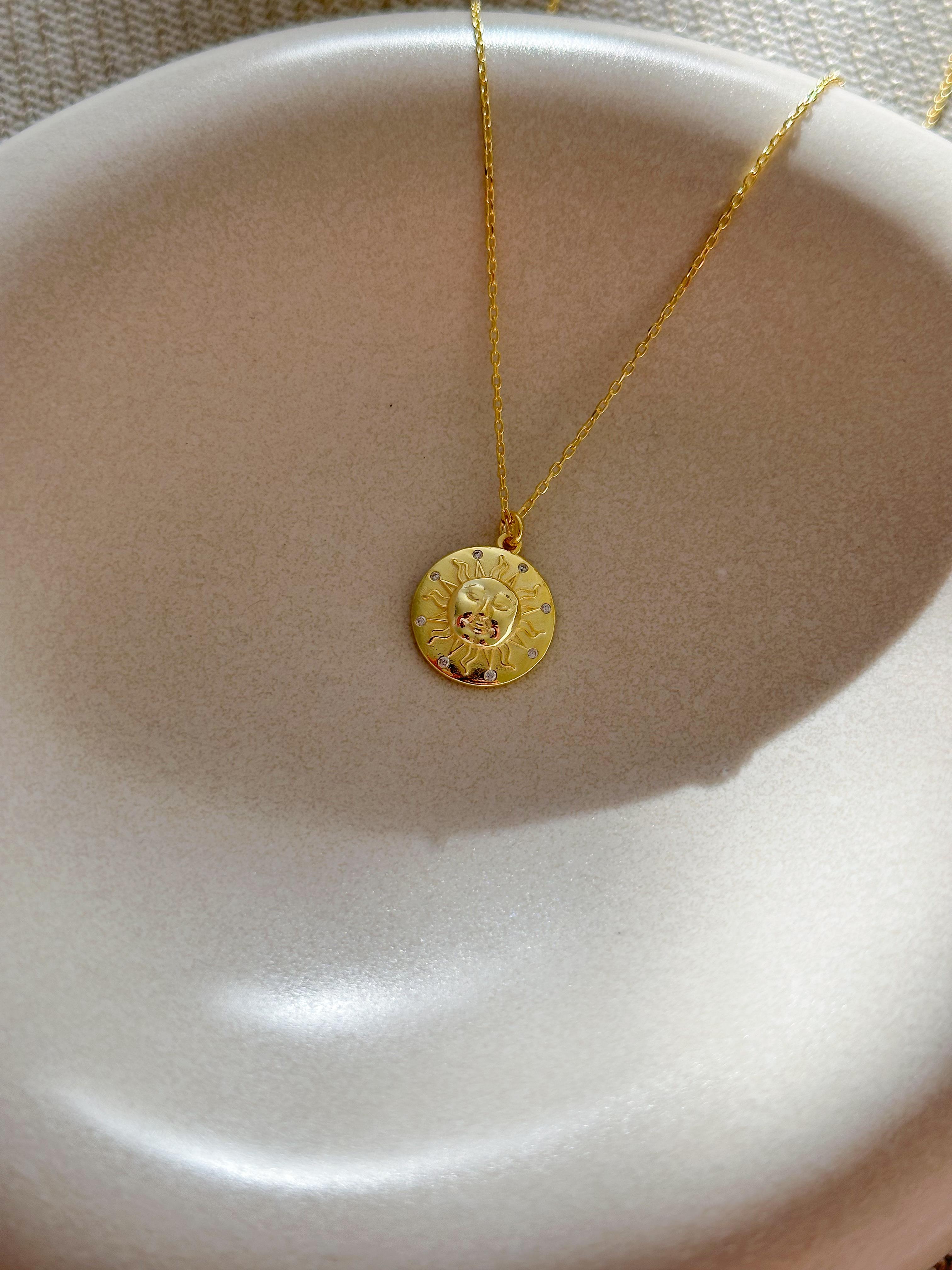 Güneş Figürlü Madalyon Kolye - 925 Ayar Gümüş