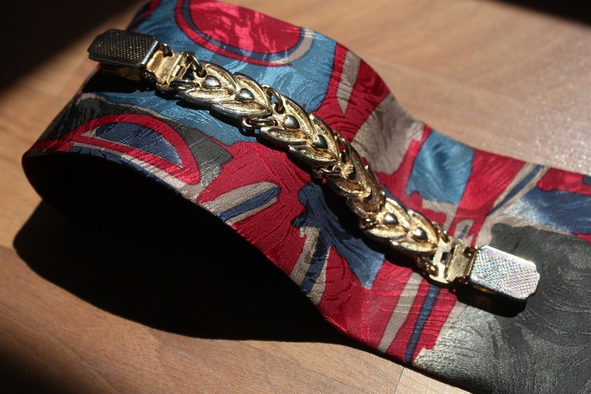 Hand Made Savoy Taylors Guild Ltd %100 Silk Vintage Kravat