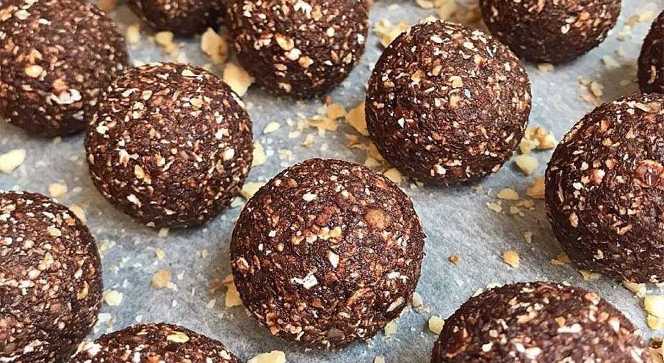 Şekersiz tatlılar, Doğal tatlandırıcılar, Diyet Ramazan tatlıları, Glutensiz tatlılar, Rafine şekersiz tarifler, Hurma ile tatlandırılmış tatlılar, Ballı tatlılar, Yoğurtlu tatlılar, Proteinli tatlılar, Yulaflı tatlılar, Meyveli tatlılar, Fırında hafif tatlılar, Az kalorili tatlılar, Lif oranı yüksek tatlılar, Sütlü hafif tatlılar, Fit tatlı tarifleri.
