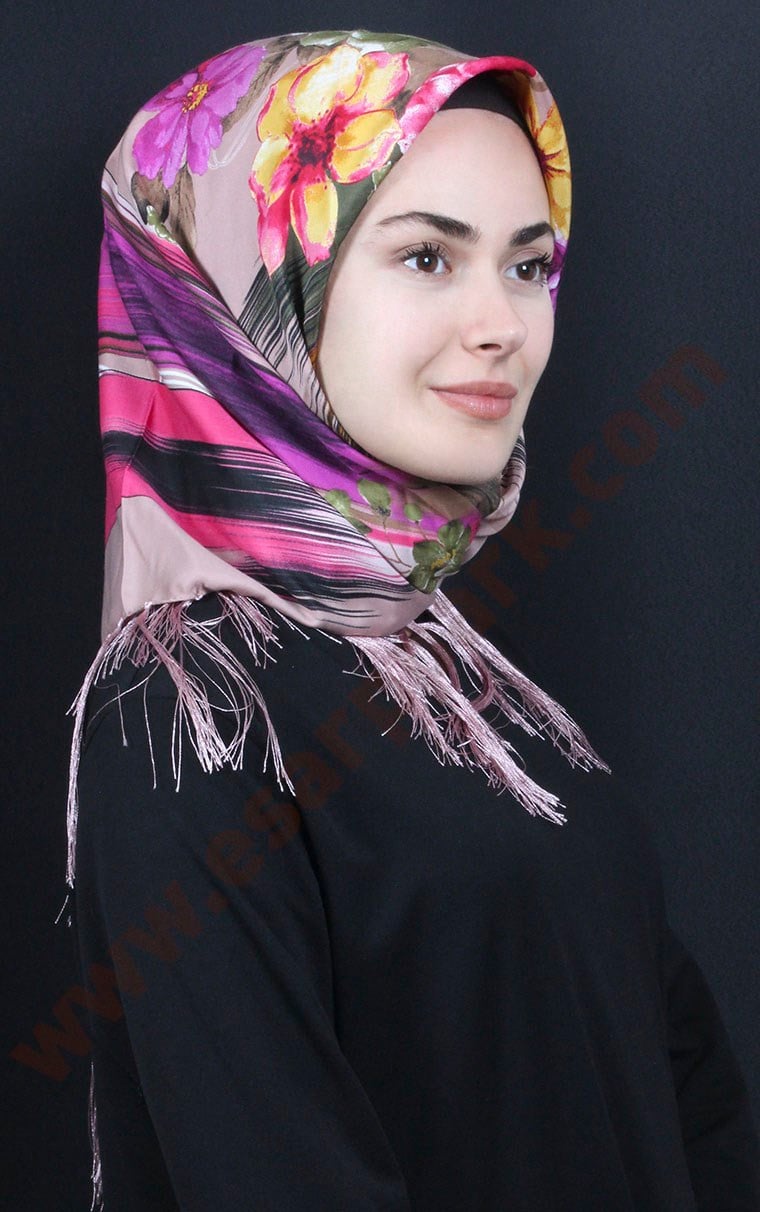 111-0013-01 PİRAMİT PÜSKÜLLÜ EŞARP