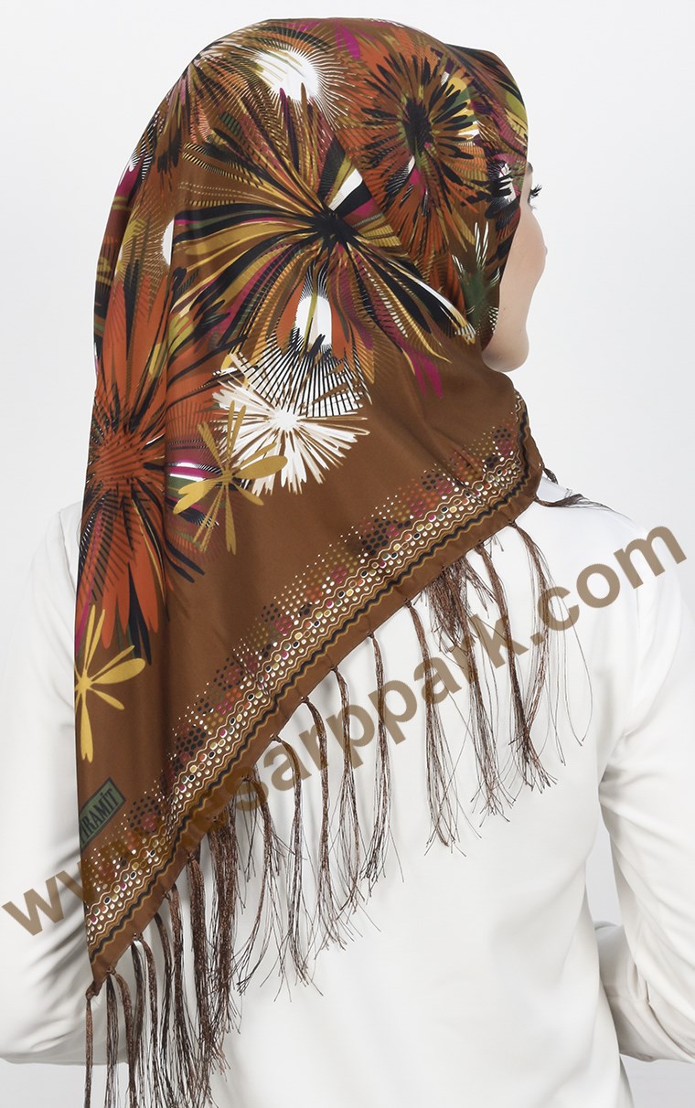 111-0019-06 PİRAMİT PÜSKÜLLÜ EŞARP