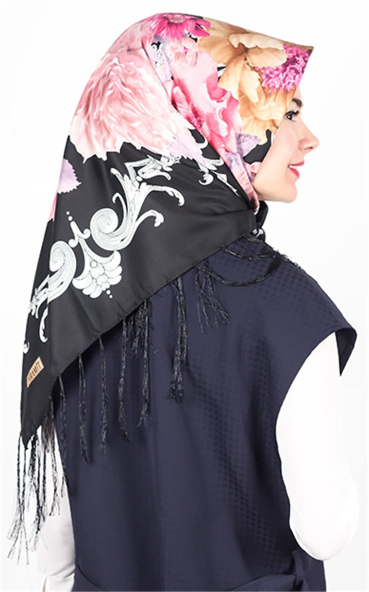 111-0013-11 PİRAMİT PÜSKÜLLÜ EŞARP