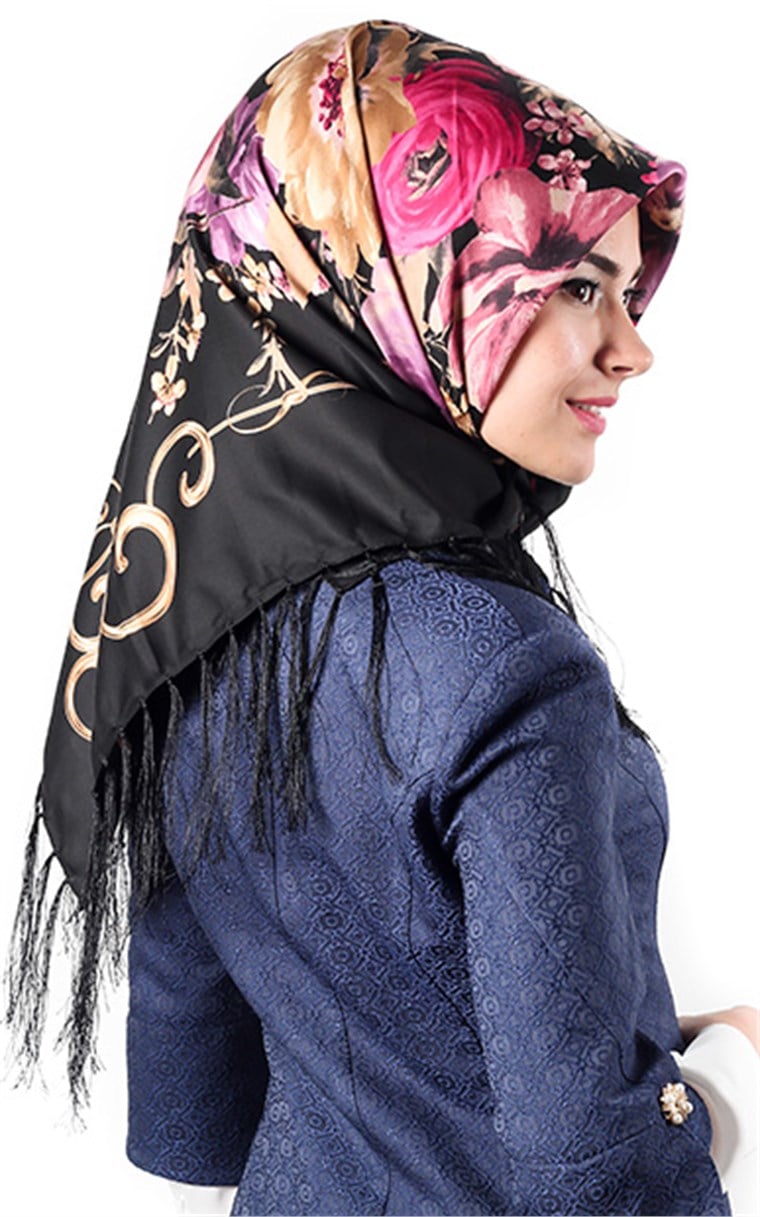 111-0011-18 PİRAMİT PÜSKÜLLÜ EŞARP