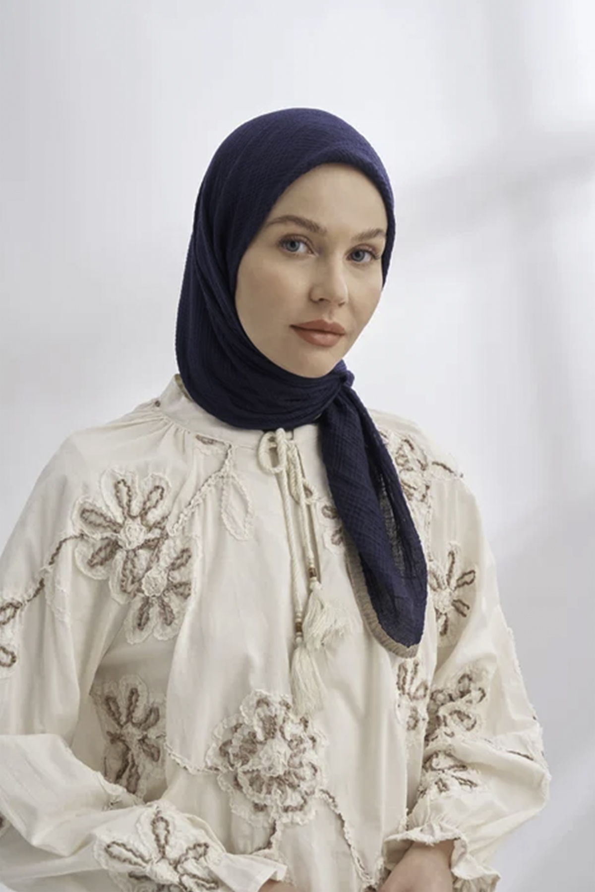 Müslin Biyeli Eşarp 3353-22 Lacivert 