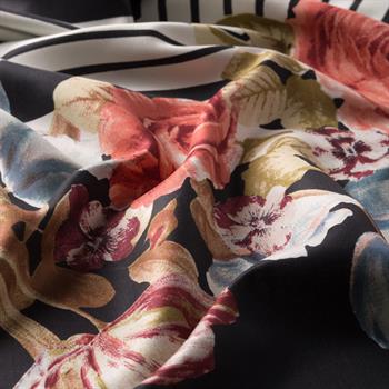 İpekevi Desenli İpek Şal Gül Sepeti - Siyah