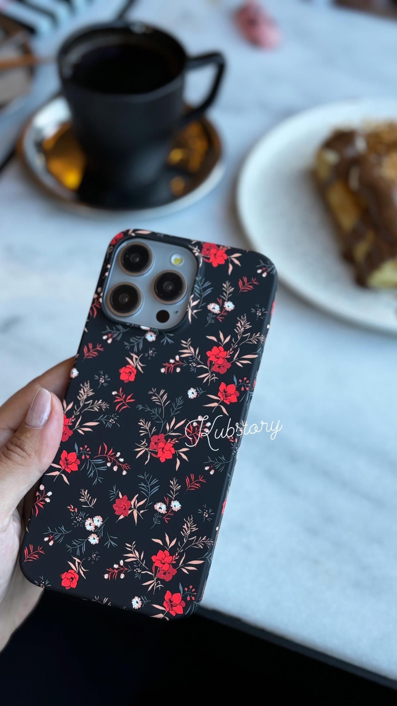 Kırmızı Çiçek İphone Telefon Kılıfı Siyah