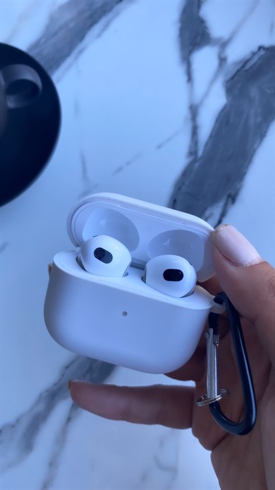 Lansman Dokulu Airpods Kılıfı Beyaz