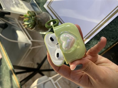 Yeşil Kalpli Silikon Airpods Kılıfı