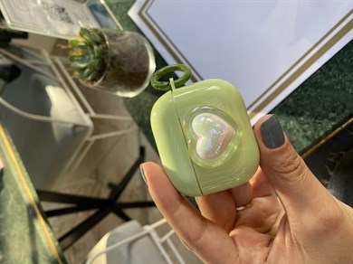Yeşil Kalpli Silikon Airpods Kılıfı