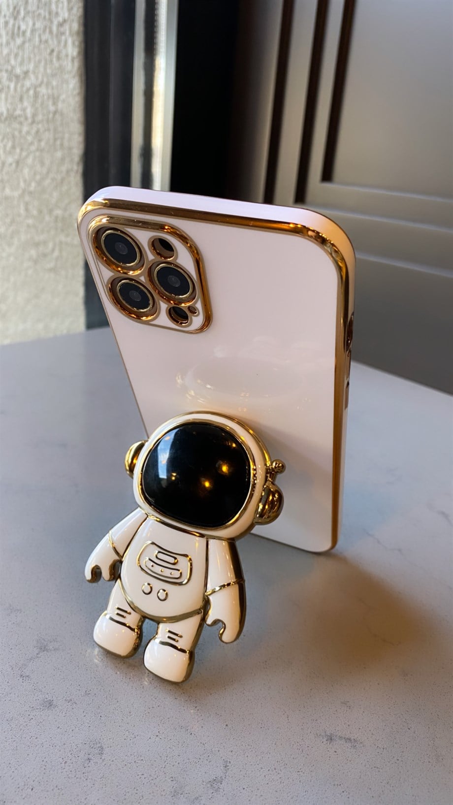 Astronot Pop Socketli Kılıf Beyaz
