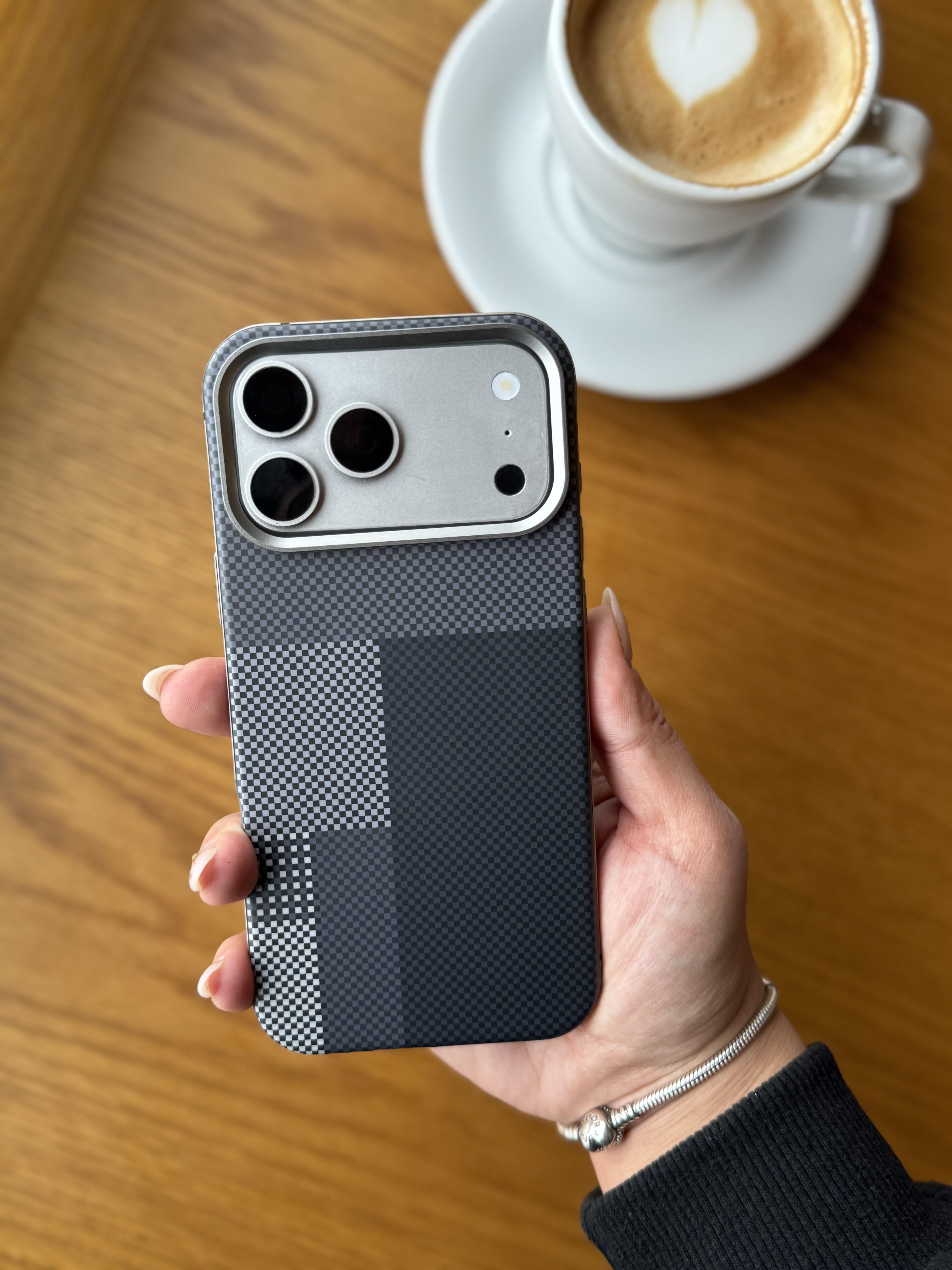 Carbon Magsafe Detaylı İphone Telefon Kılıfı Gri