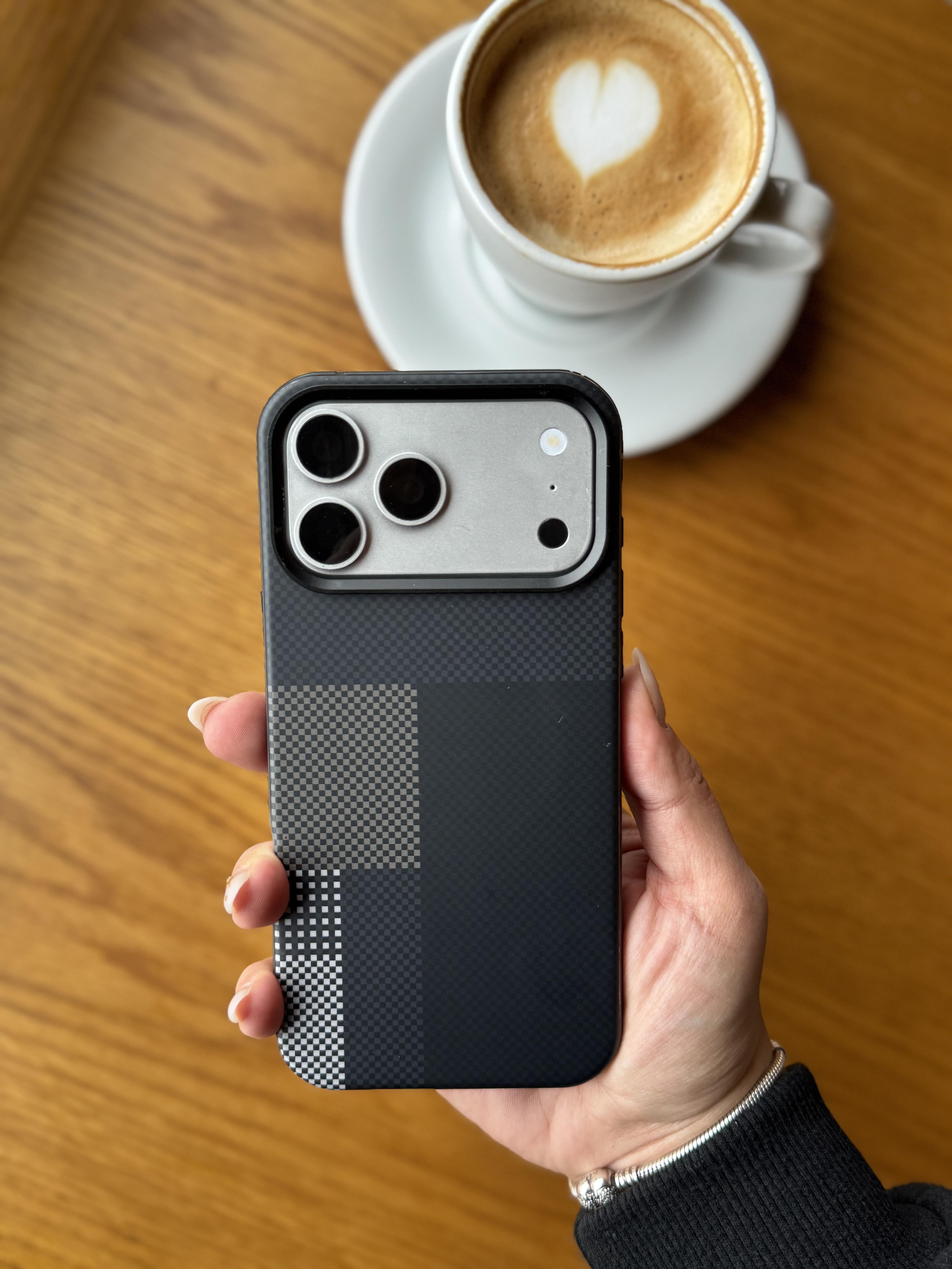 Carbon Magsafe Detaylı İphone Telefon Kılıfı Siyah