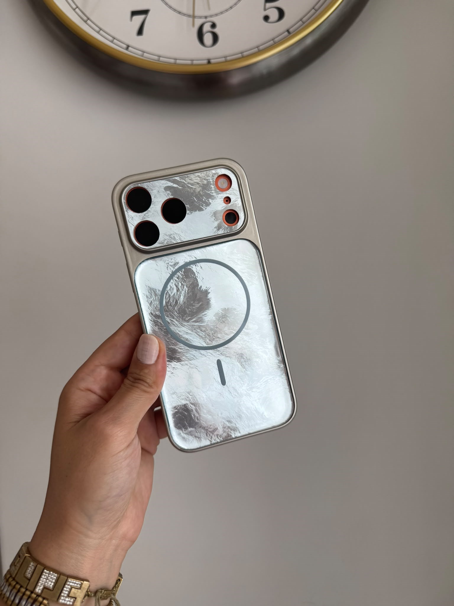 Hologram Magsafe Detaylı İphone Telefon Kılıf Gümüş