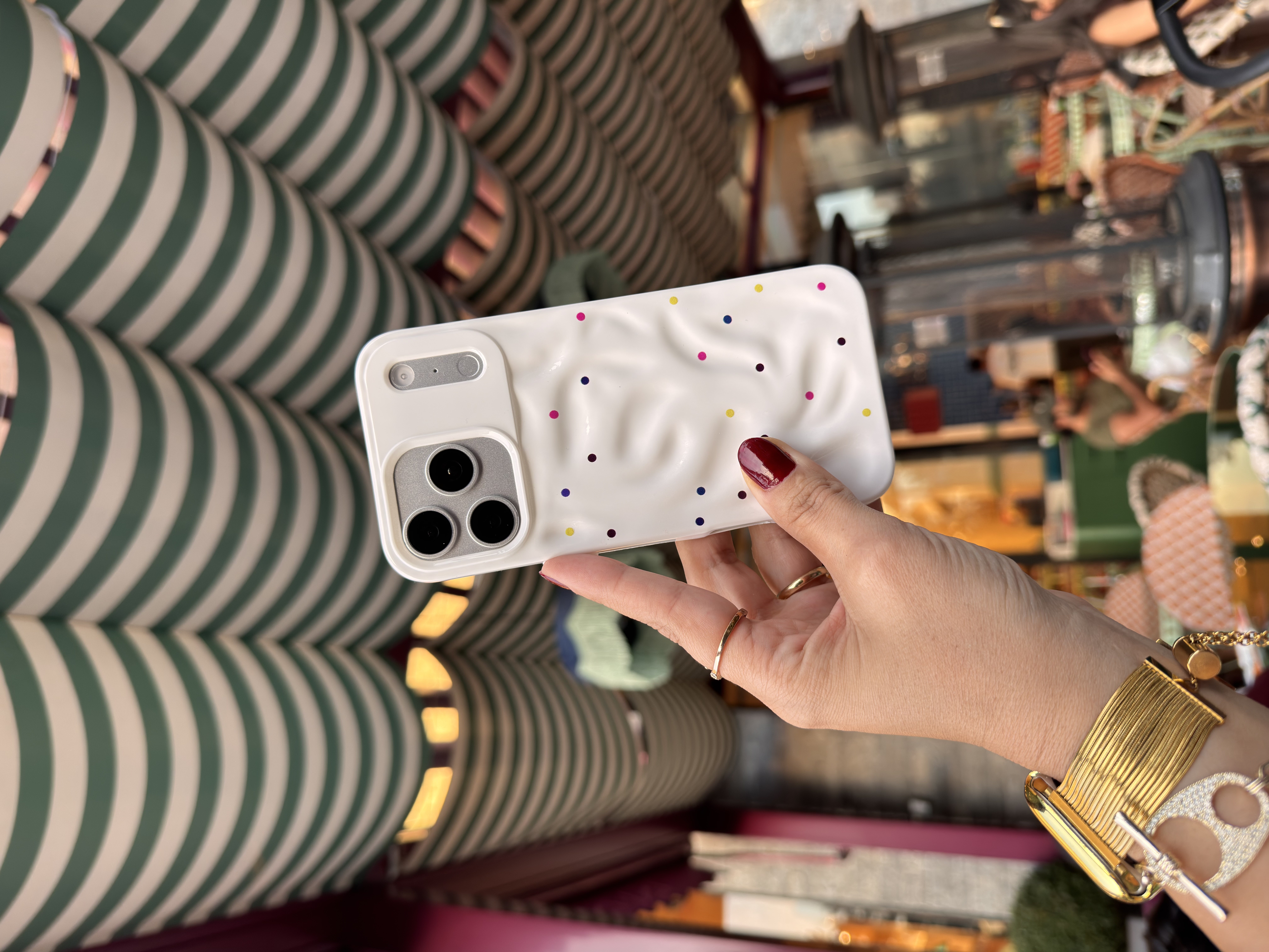 Lola İPhone Telefon Kılıfı Beyaz