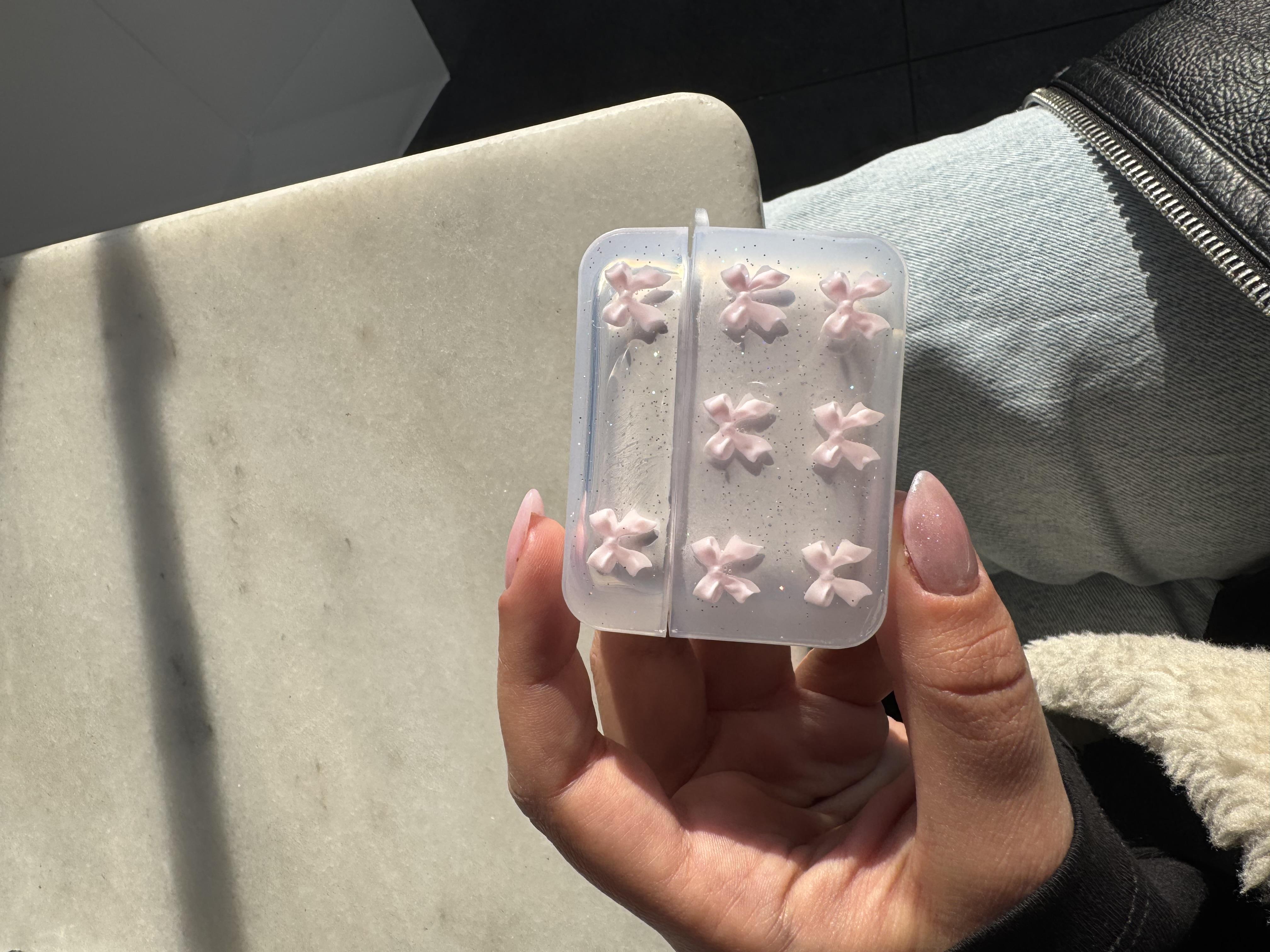 Pembe Kurdele Airpods Kılıfı