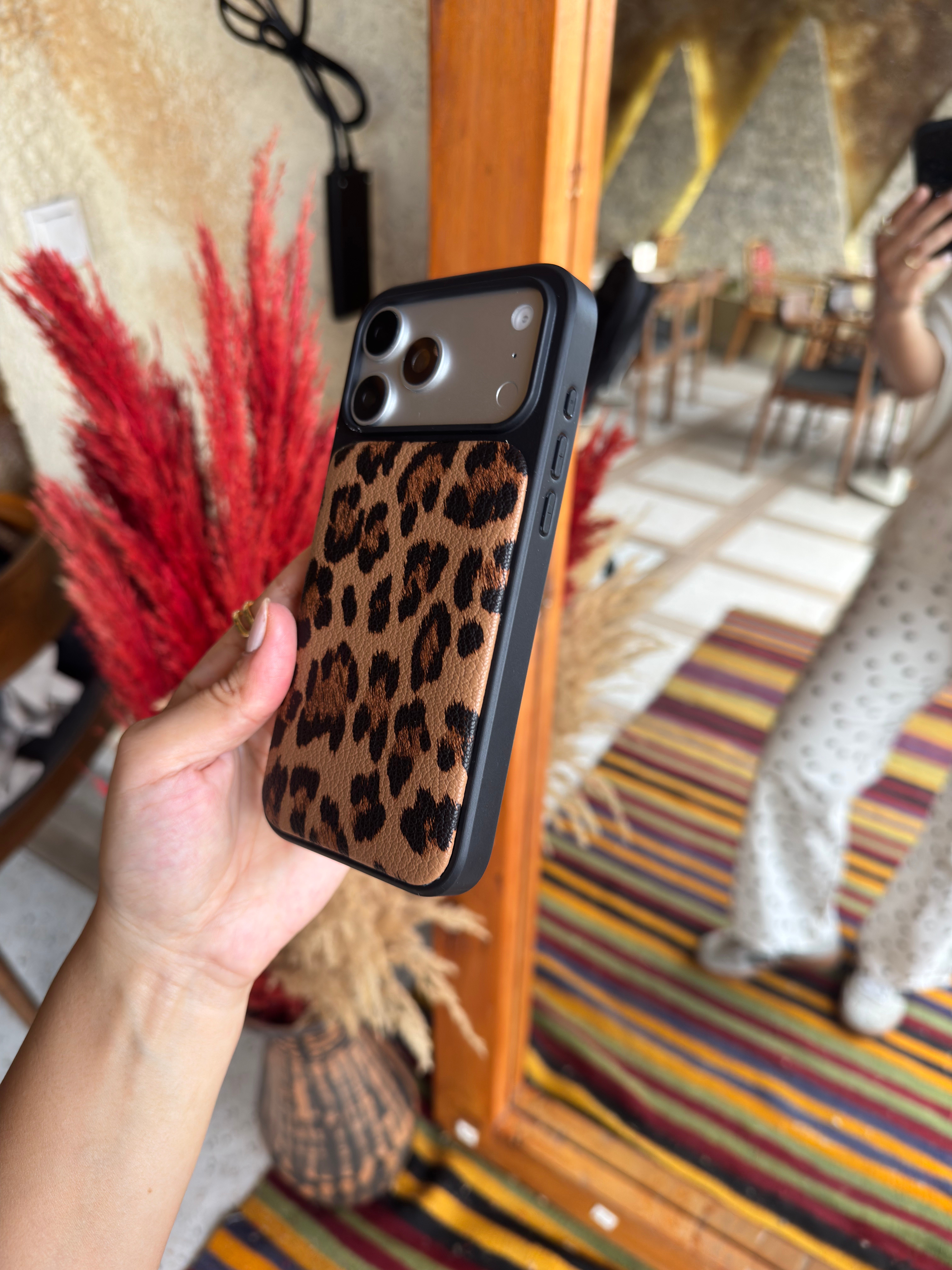 Puffer Leopar İPhone Telefon Kılıfı Koyu Kahve
