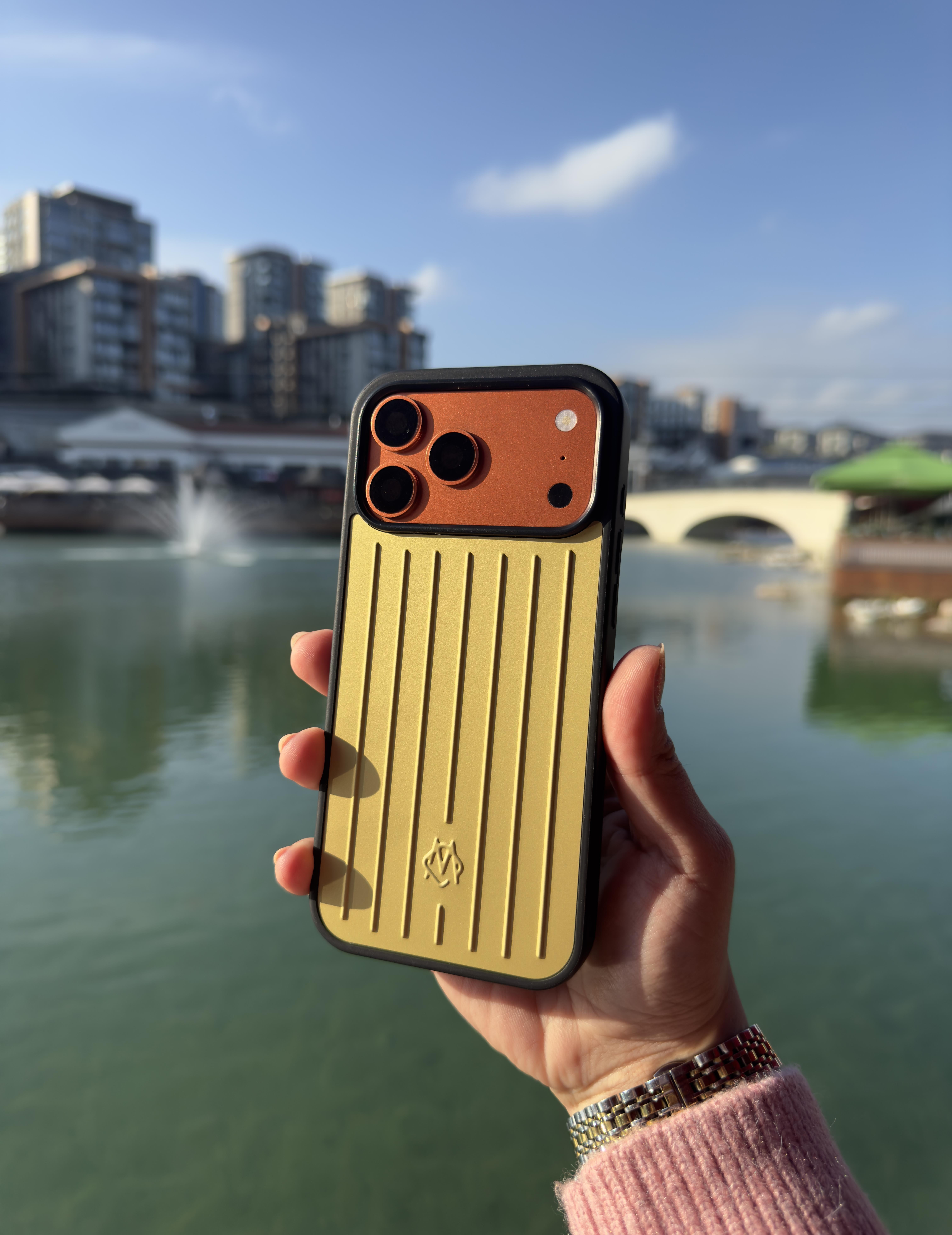 Rmw Premium İphone Telefon Kılıfı Gold