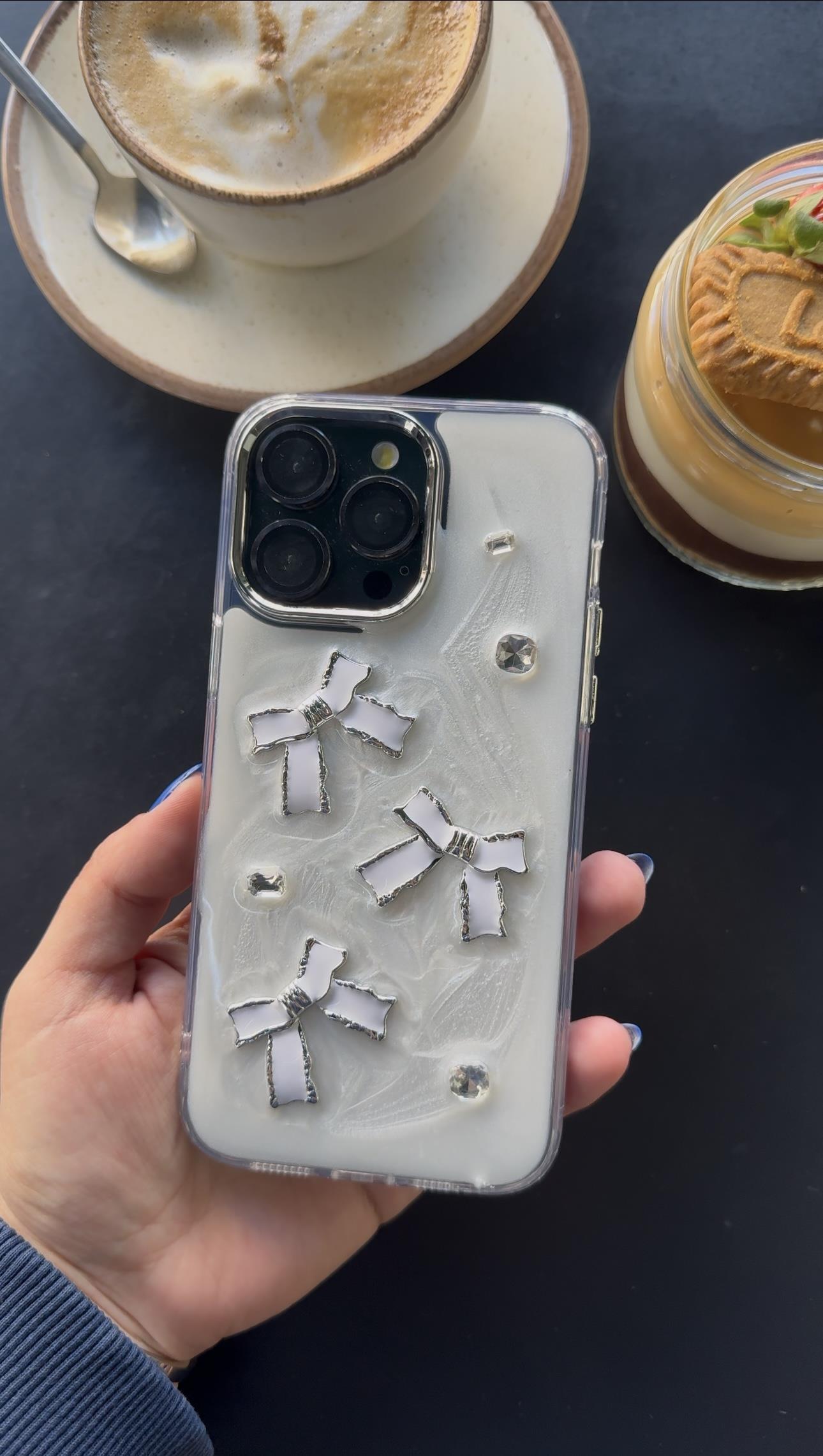 Sedefli Beyaz  Fiyonk İphone Telefon Kılıfı 