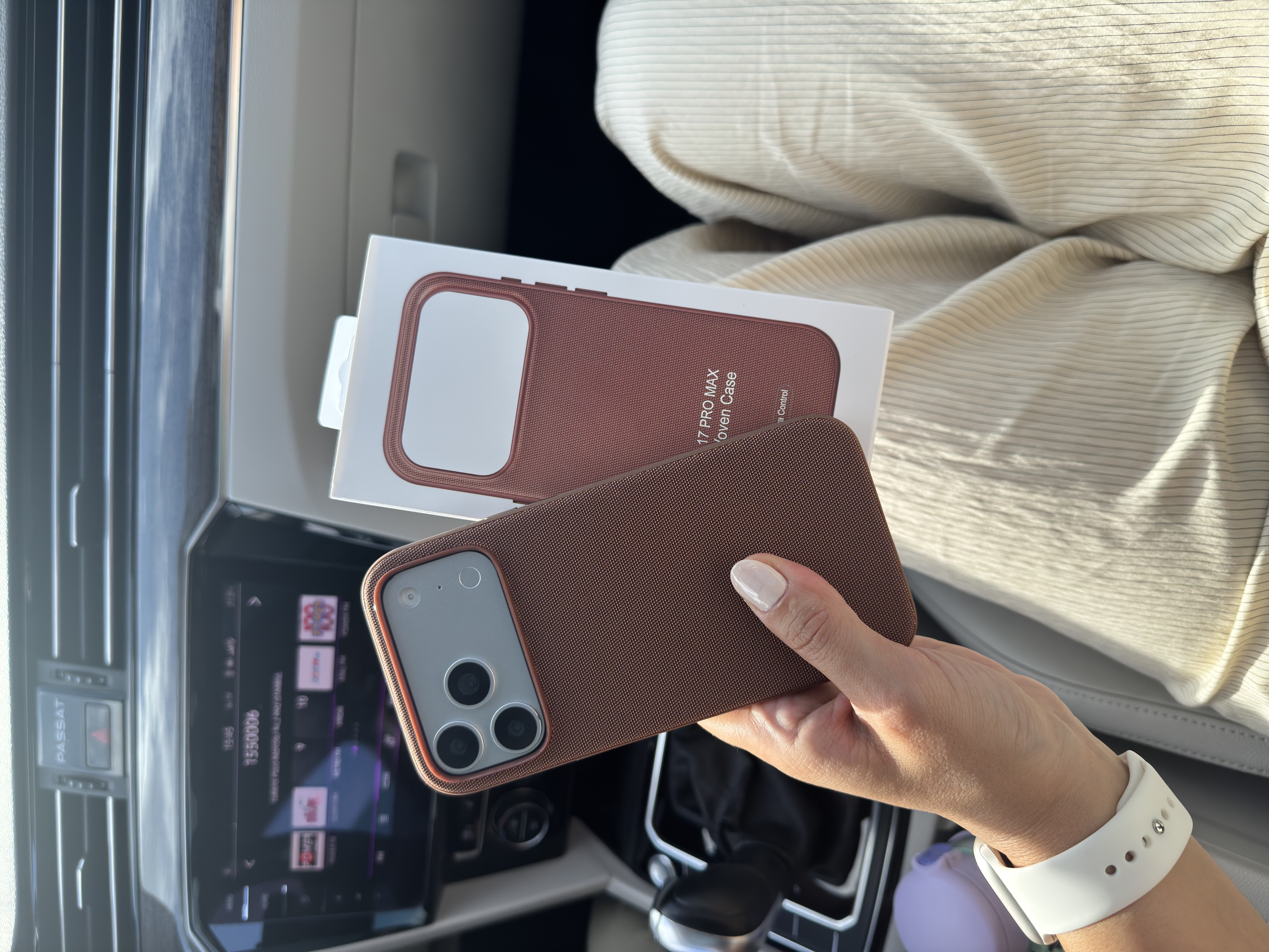 Tech Dokuma İPhone Telefon Kılıfı Kahverengi