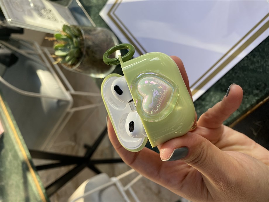 Yeşil Kalpli Silikon Airpods Kılıfı