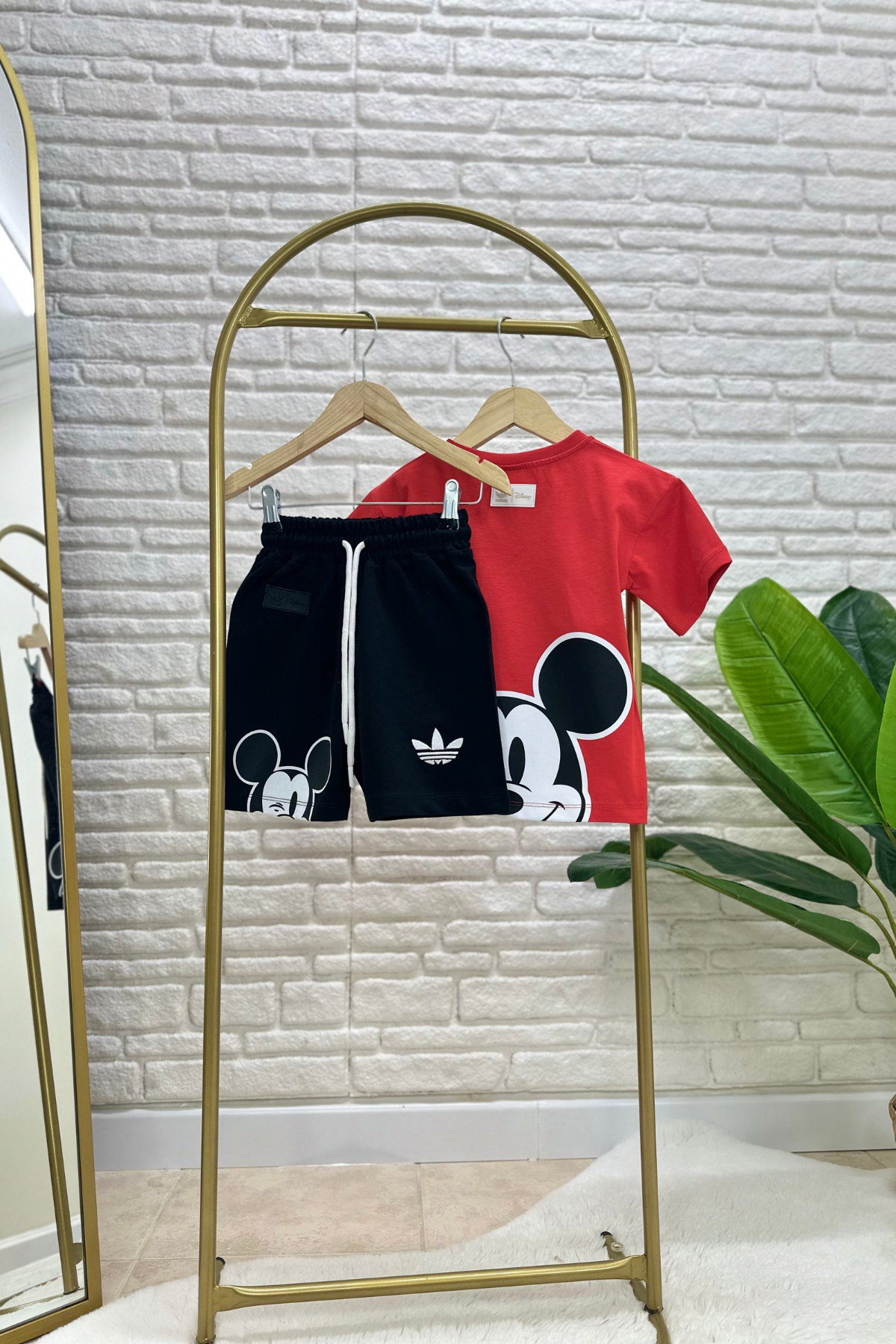Erkek Çocuk Kırmızı Siyah Adids Şortlu Takım 